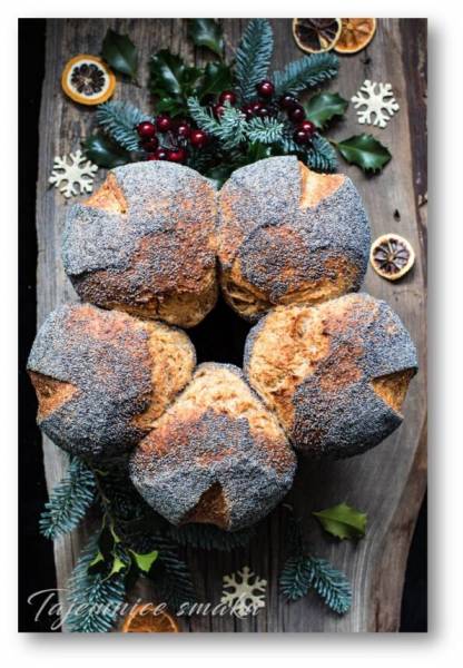 Chlebowy wieniec świąteczny, pszenny chleb z makiem na zakwasie