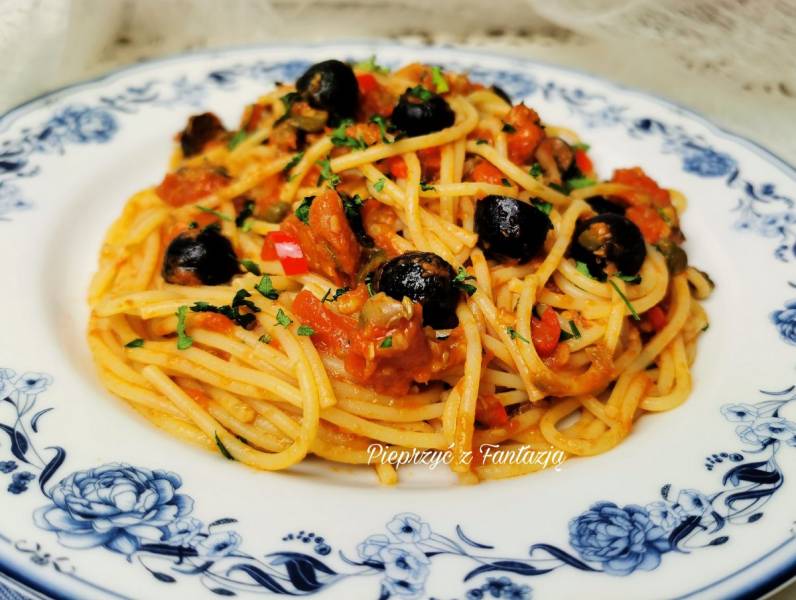 Spaghetti alla puttanesca – czyli makaron ladacznicy