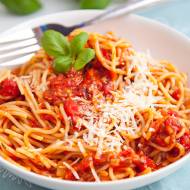 Spaghetti napoli. Prosty i pyszny makaron. Przepis na sos neapolitański
