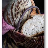 Chleb orkiszowy na drożdżach pieczony w żeliwnym garnku