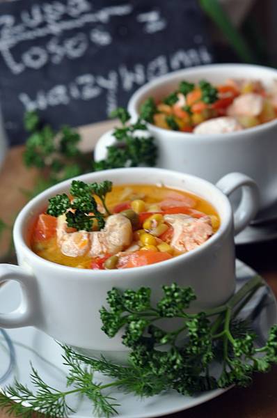 Zupa z łososiem z warzywami