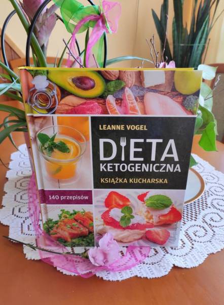 Dieta ketogeniczna. Książka kucharska. 140 przepisów – recenzja