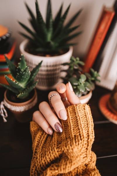 Jak dbać o skórę dłoni i paznokcie? Kilka porad