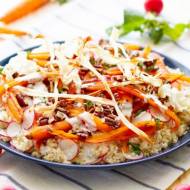 Sałatka z quinoa i glazurowanej marchewki
