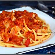 Spaghetti z rybą w pomidorach