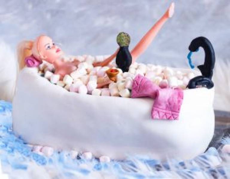 Tort “Panna w kąpieli”