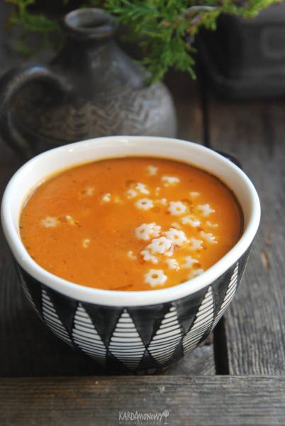 Zupa pomidorowa z pomidorów z puszki