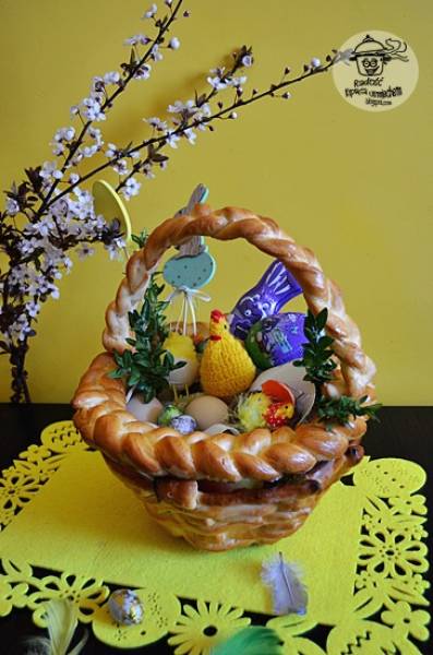 Wielkanocny koszyk - drożdżowy.