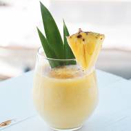Orzeźwiający ananasowy koktajl