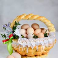 Wielkanocny koszyczek drożdżowy