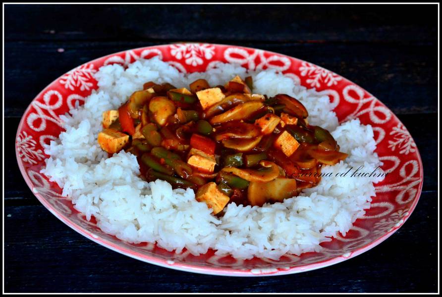 Tofu z warzywami i ryżem