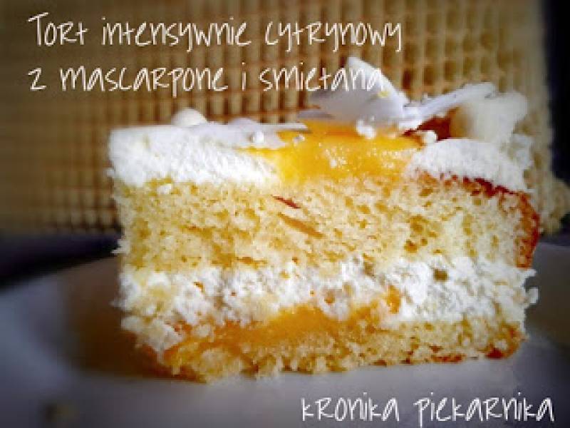 Tort intensywnie cytrynowy z mascarpone i śmietaną