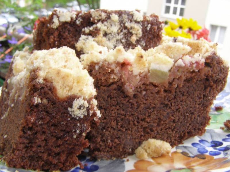 szybkie, smaczne kakaowe ciasto ucierane z rabarbarem...