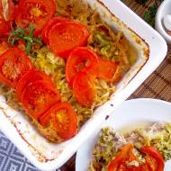 Schab pieczony z młodą kapustą i pomidorami – pyszne danie na obiad