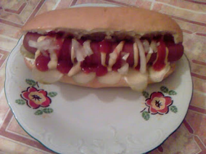 Hot dog cebulowo ogórkowy