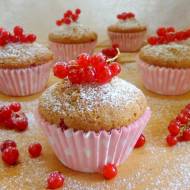 Muffiny migdałowe z czerwoną porzeczką