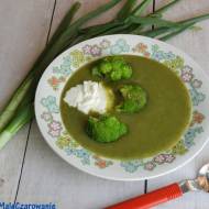 Zielona zupa z dymki z brokułem