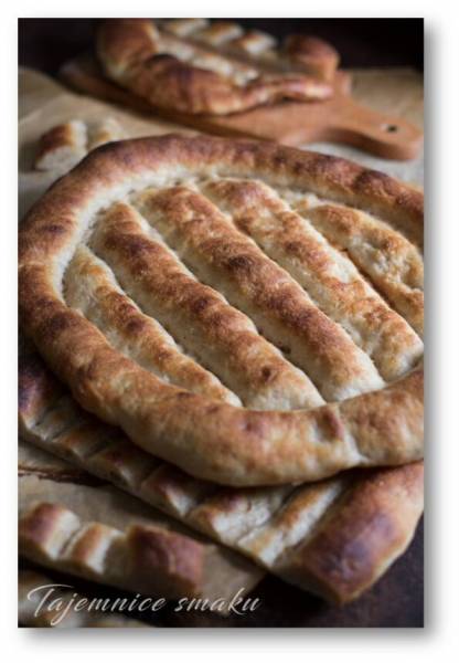 Matnakash – płaski ormiański chleb. Drożdżowe ormiańskie pieczywo