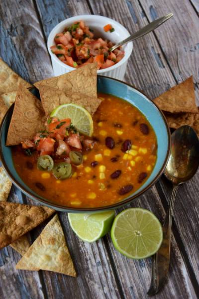 Wegańska meksykańska zupa soczewicowa