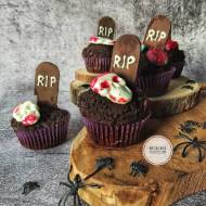 Czekoladowe muffinki cmentarne na Halloween