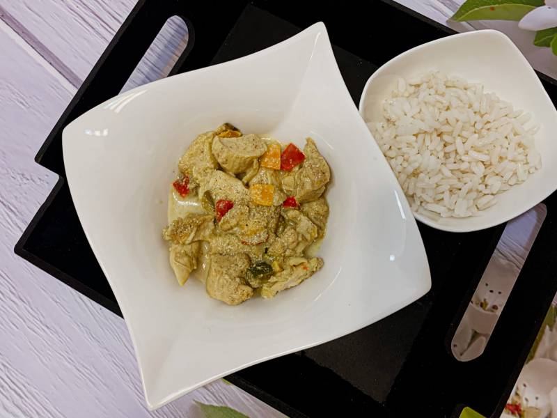 Curry z kurczakiem i ryżem