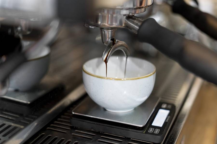 Idealna kawa do ekspresu – jak dokonać wyboru?