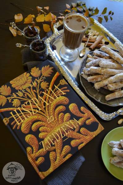 Hiszpania do zjedzenia - kilka słów o książce a także bonus ... Hiszpańskie Alfajores czyli korzenne ciasteczka.