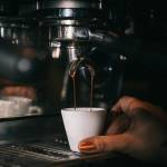 Ekspres do kawy – wynajem lepszy niż kupno?
