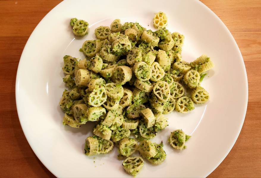 Makaron z brokułami – przepis na pyszne danie we włoskim stylu