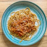 Spaghetti z mięsem mielonym i sosem pomidorowym
