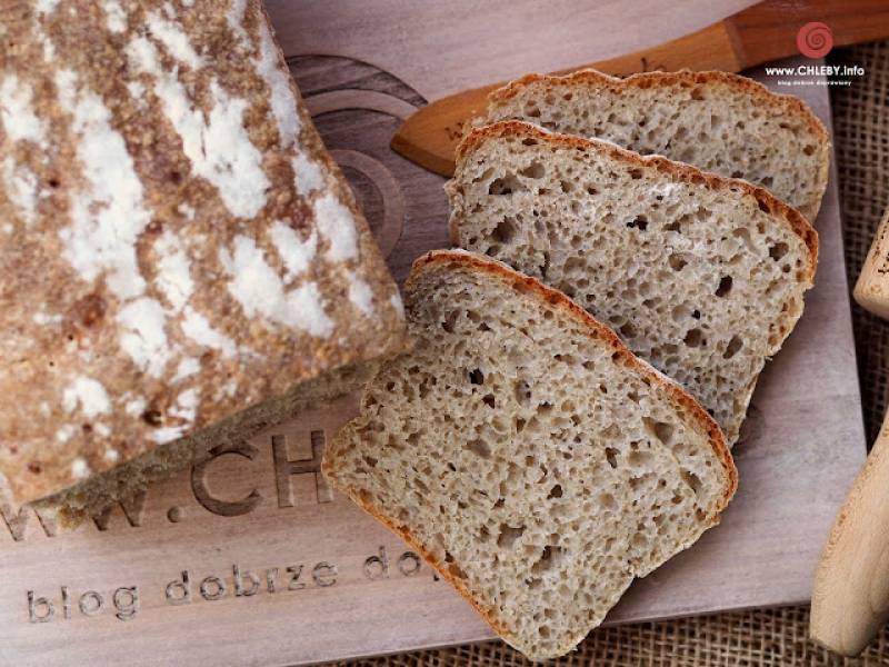 Szybki pszenno-żytni chleb z formy