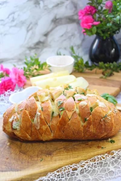 Zapiekany chleb z żółtym serem – HIT każdej imprezy!