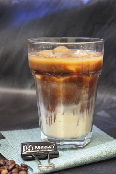Jak zrobić kawę mrożoną? Iced latte – 3 najlepsze przepisy | Konesso