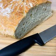 Chleb pszenny z naczynia żaroodpornego