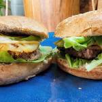 Hamburgery hawajskie z serem i grillowanym ananasem – proste, letnie danie z grilla