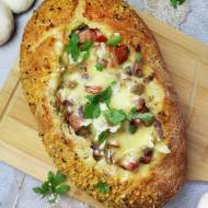 Chleb faszerowany – chleb zapiekany z farszem a’la pizza