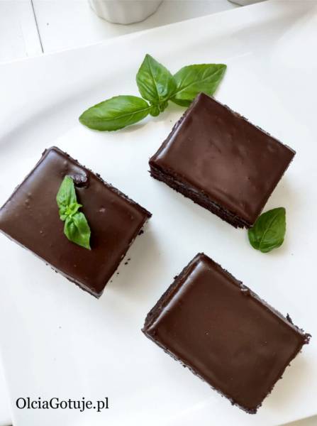 Ciasto czekoladowo – kakaowe na śmietanie