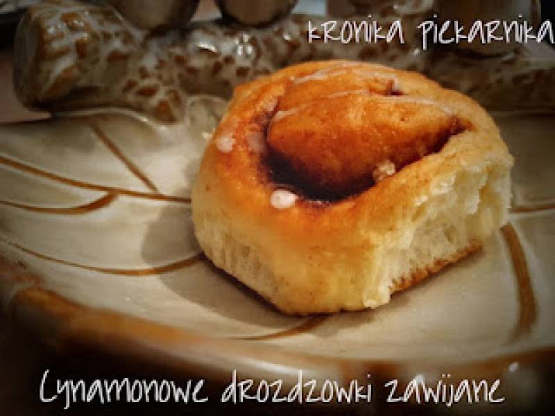 Cynamonowe drożdżówki zawijane