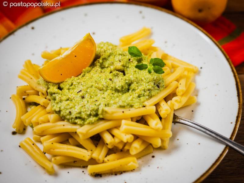 Makaron z pomarańczowym pesto