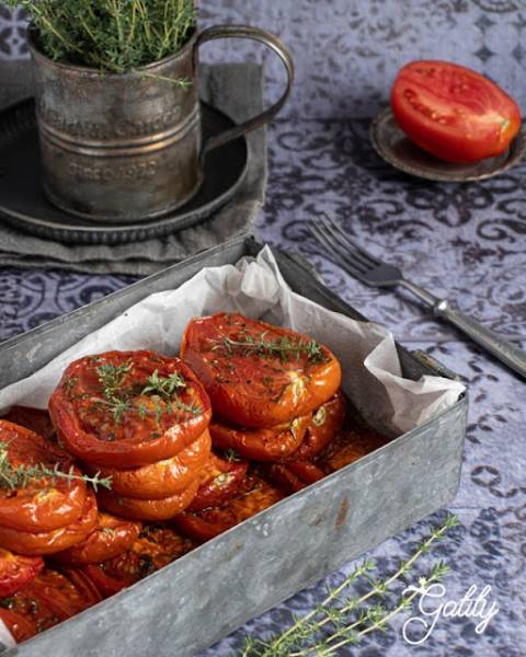 Wolno pieczone pomidory z tymiankiem