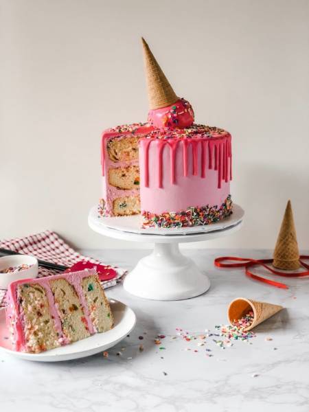 5 jadalnych i efektownych dekoracji na tort