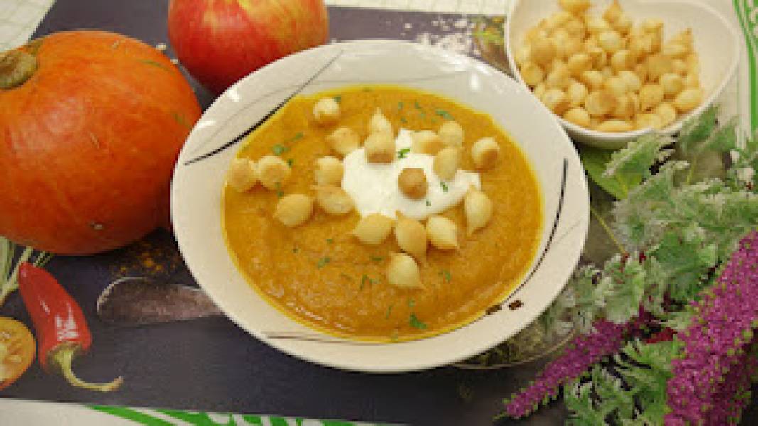 Jesienna zupa krem z dyni z jabłkiem