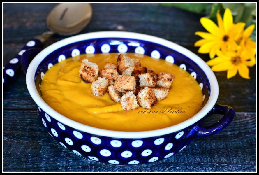 Jesienna zupa krem z dyni, marchewki i batata