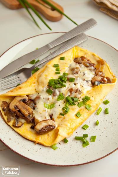 Omlet składany z pieczarkami i serem. Doskonały na śniadanie albo szybki obiad. PRZEPIS