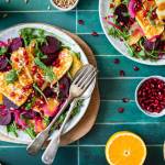Sałatka z burakiem, halloumi i pomarańczą