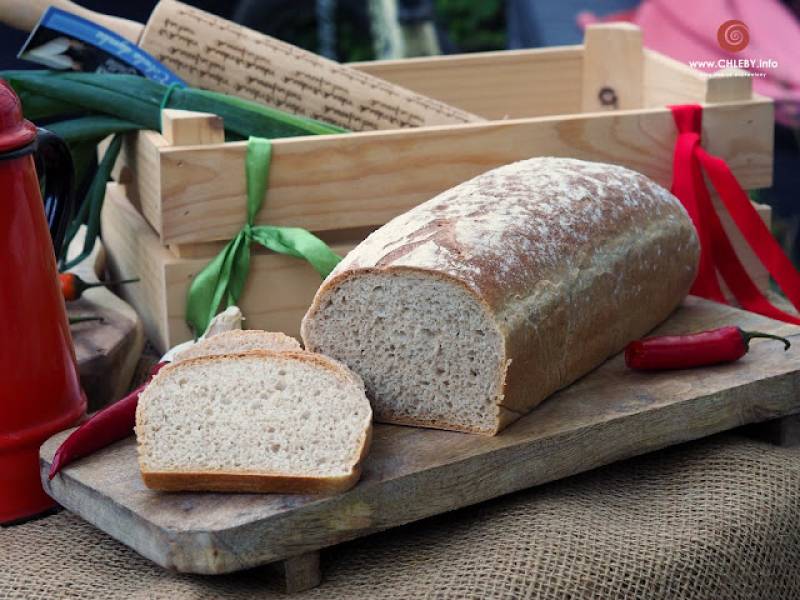 Chleb pszenny z formy z dodatkiem mąki pełnoziarnistej