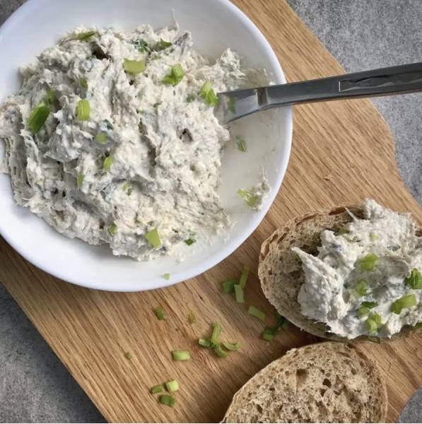 Pasta z twarogu i makreli wędzonej