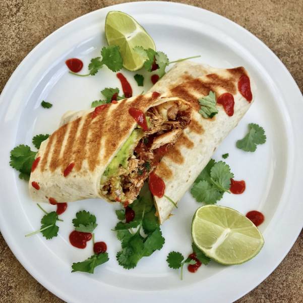 Burrito z kurczakiem i awokado