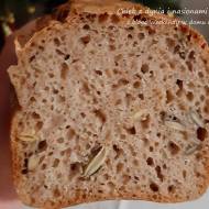 Chleb na zakwasie z dodatkami bez zagniatania