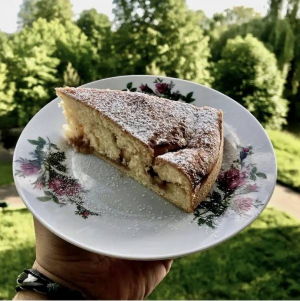 Greckie ciasto na jogurcie dżemem okraszone